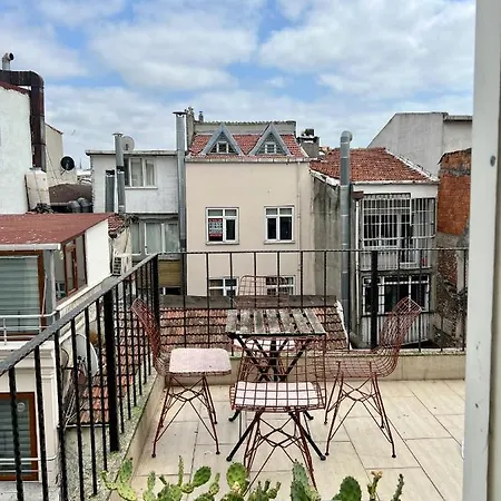 Gaia Art Hostel *